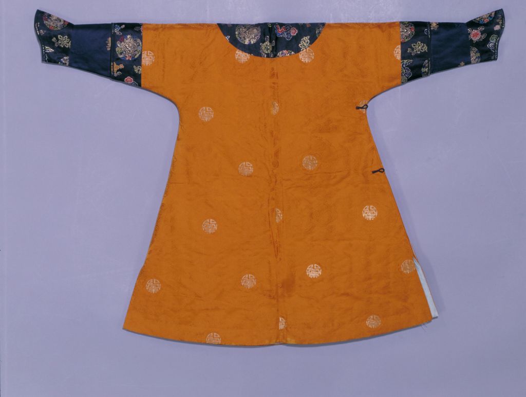 图片[2]-Golden Tuanshou Cloud Dragon Weaving Gold Satin Cotton Robe-China Archive